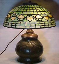 Meyda White 129286 - ORIGINAL TIFFANY ACORN W/TOBACCO LEAF TABLE LAMP